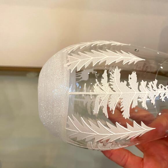 Set of 2 Stemless Wine Glasses Hand Painted White Christmas Trees Snow New - Picture 7 of 12